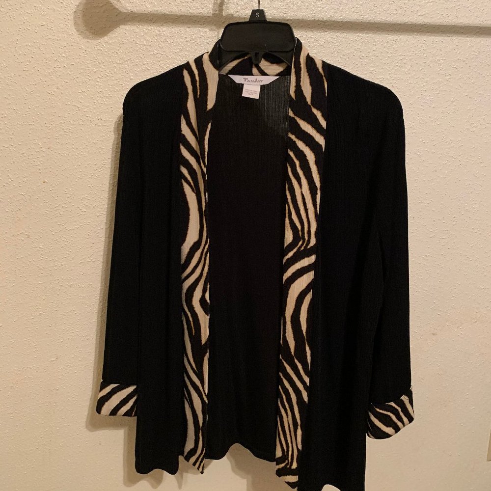 Cardigan with tiger collar and sleeves